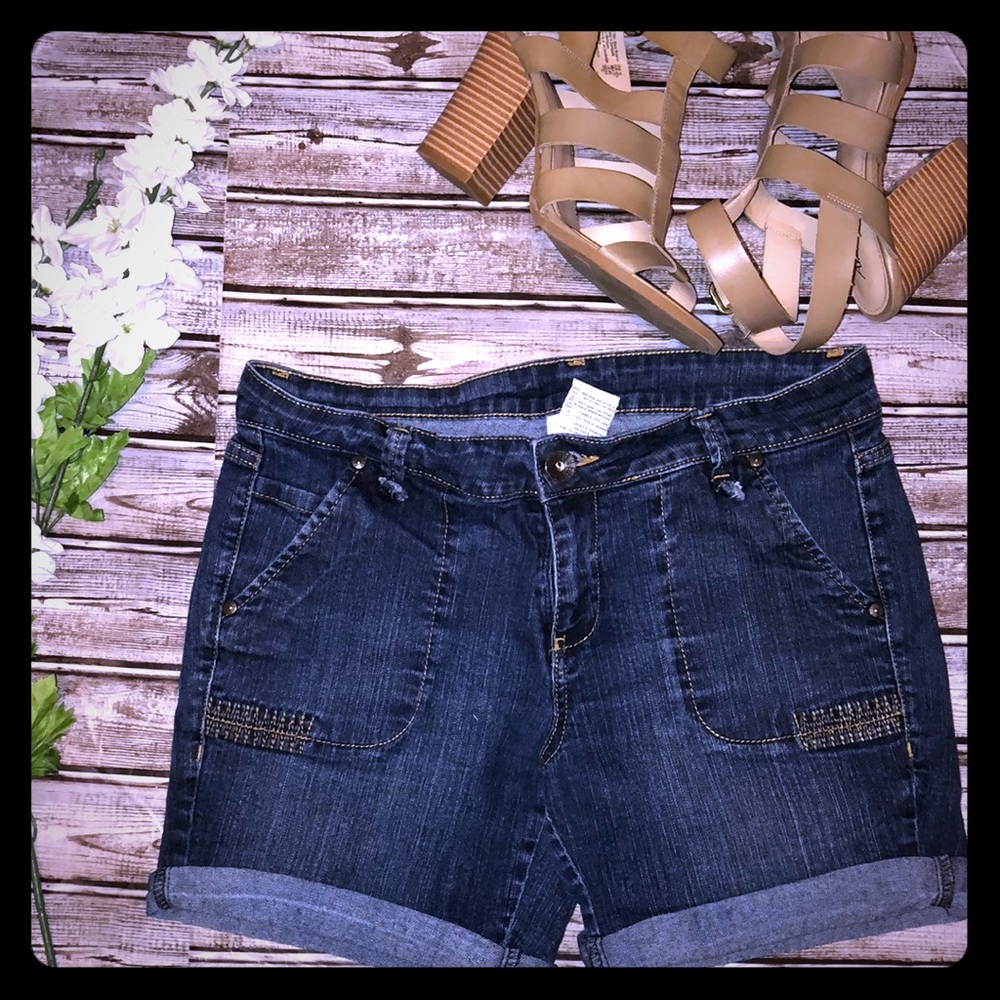 🌴JEAN SHORTS•Sz11•JUNIORS•DARK WASH•CUFFED SHORTS